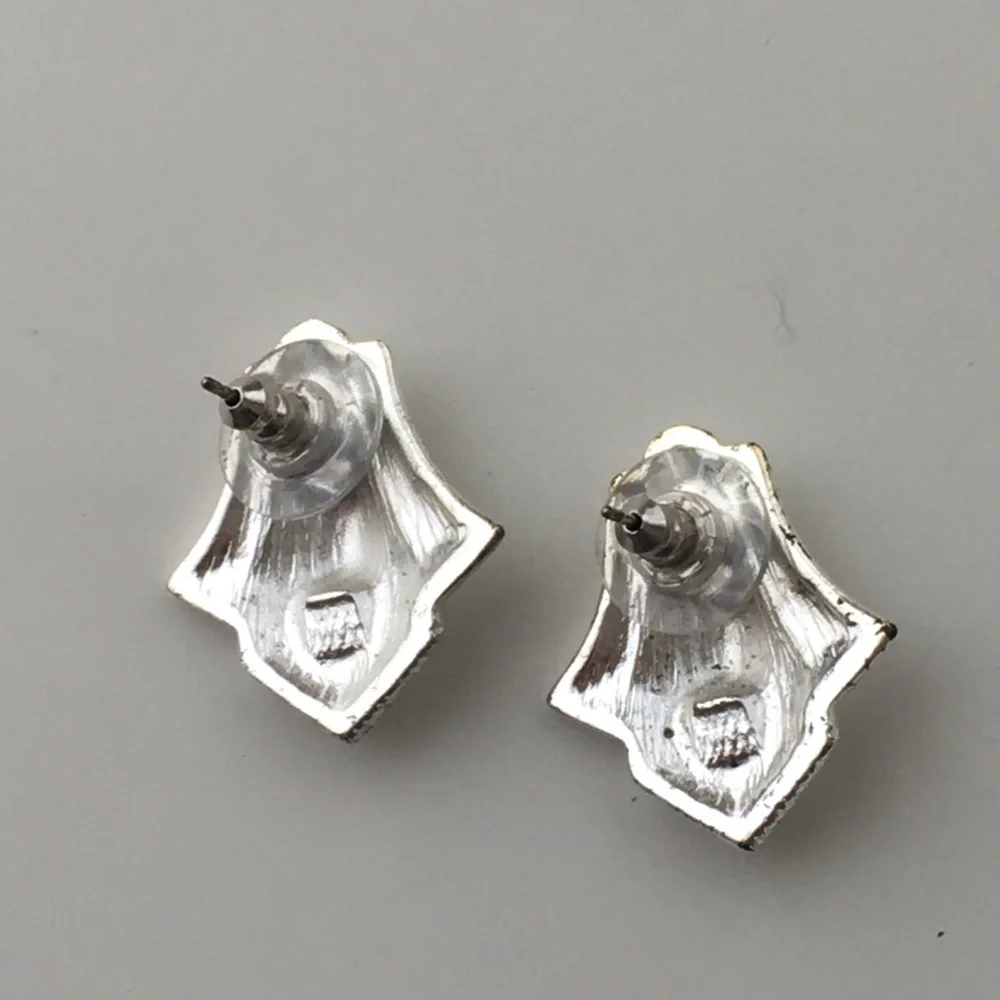 Classic Silver Leaf Motif Textured Stud Earrings - Picture 3 of 4